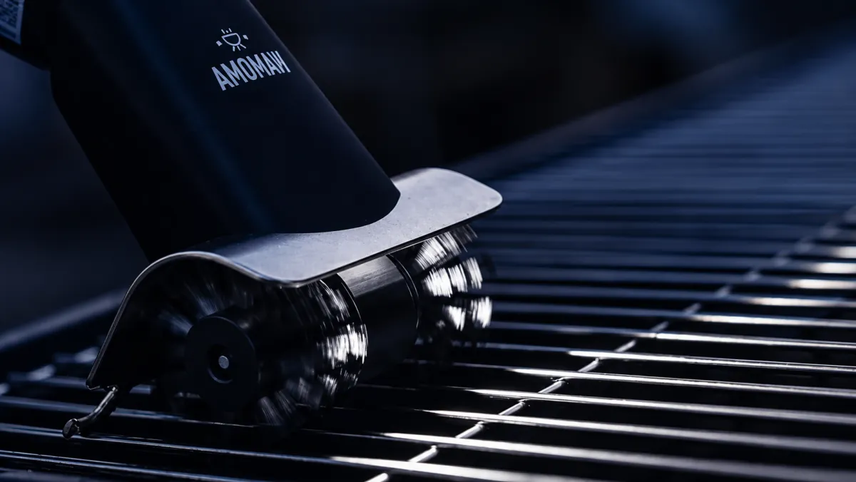 Wamoma GrillMaster LED light illuminating a grill grate while cleaning